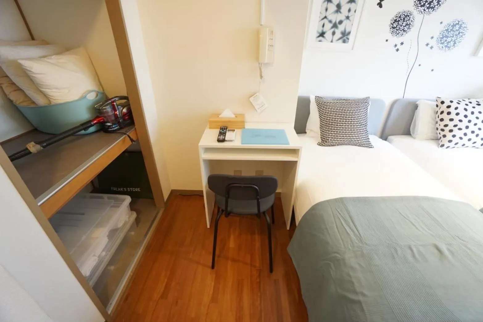 Apartment House Floor Assemble 303 Osaka 0*,  Japan